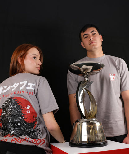 Camiseta + Pocillo Aleatorio Santa Fe | 10 Años Suruga Bank – Edición Conmemorativa