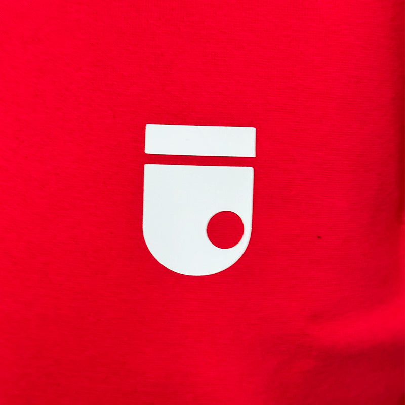 COMBO FUTBOLERO SACO ROJO ESCUDO MINIMALISTA-GORRA+LATA