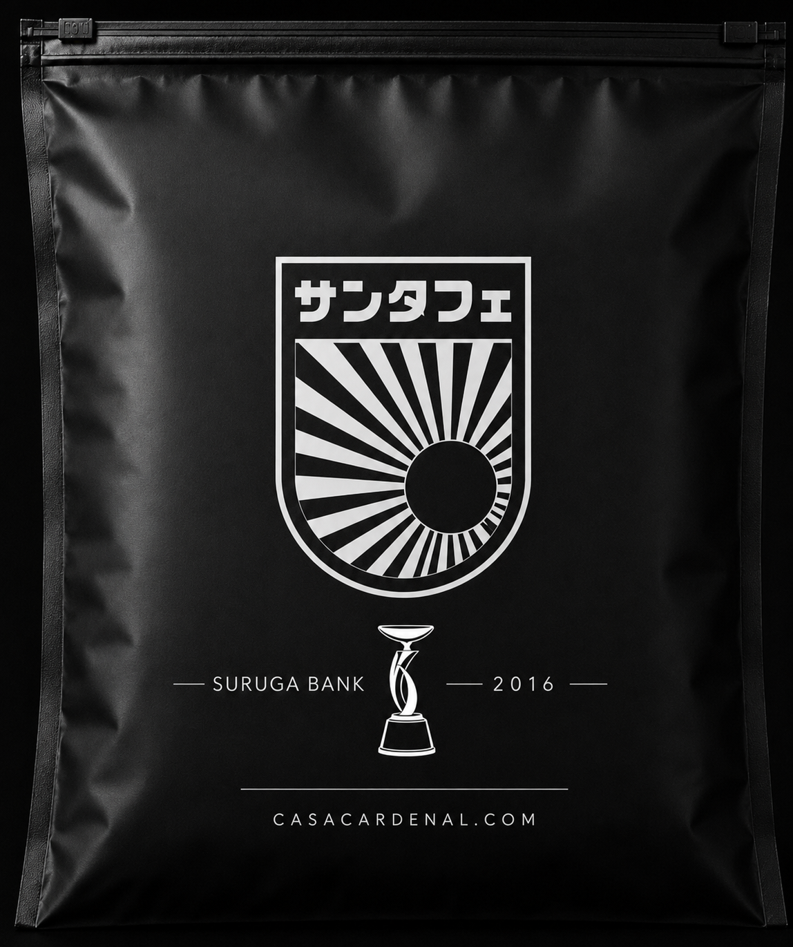Camiseta + Pocillo Aleatorio Santa Fe | 10 Años Suruga Bank – Edición Conmemorativa