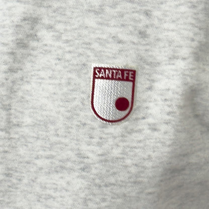 COMBO FUTBOLERO SACO GRIS ESCUDO MINIMALISTA- GORRA+LATA